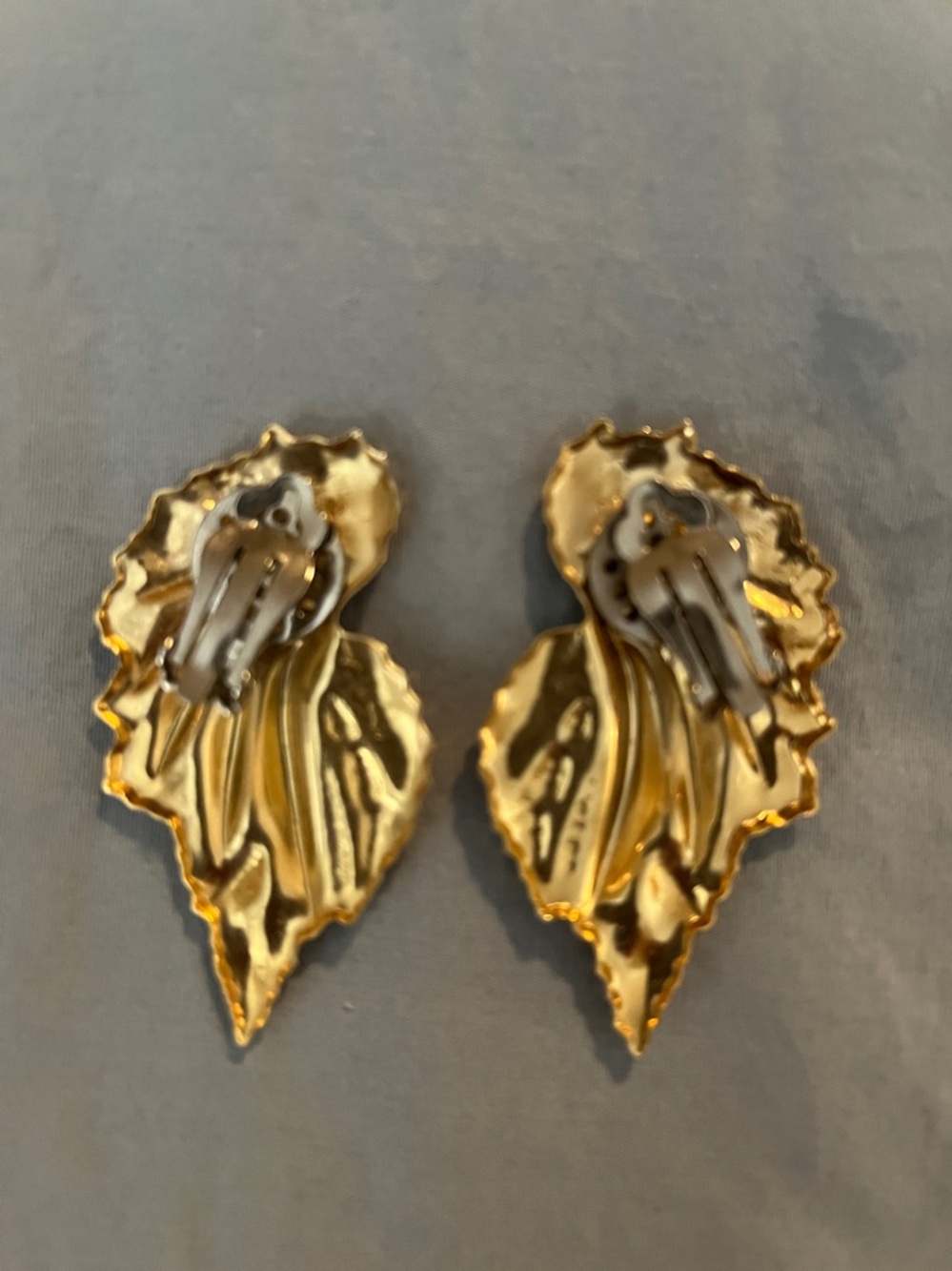 Vintage Pink Floral Wing Clip-On Earrings - Unbranded - Picture 3 of 3
